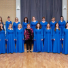 Zdjęcie - grupa chórzystek w długich sukniach